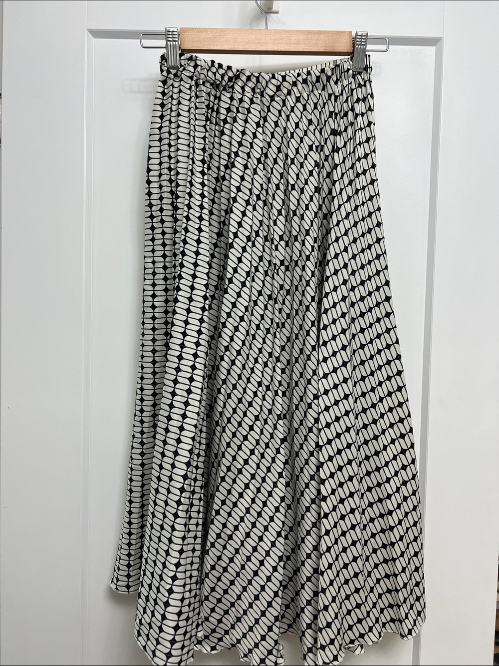 Zara Black & White Printed Circle Skirt